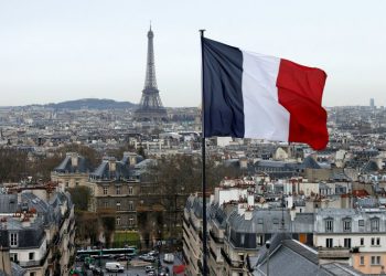 Emmanuel Macron modificó la bandera de Francia hace tres años y nadie se dio cuenta