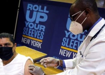 En Sudáfrica, donde se detectó la variante Omicron, sólo el 25% de la población está vacunada