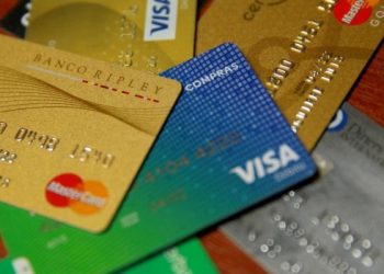 En octubre, las operaciones con tarjetas de crédito crecieron por tercer mes consecutivo