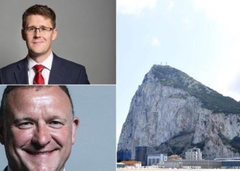 ¿Fiesta prohibida en un avión? Tres diputados británicos en la mira