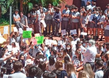Investigan a chicos de 14 años por abusar de compañeras: los denigrantes chats de WhatsApp que circulan por las redes