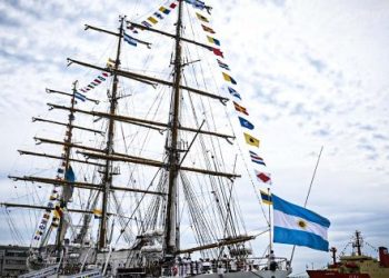 La Fragata Libertad ingresó a la Base Naval de Mar del Plata