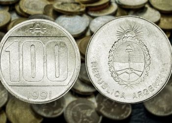La moneda más valiosa que seguro tenés en tu casa: hasta cuánto se paga por los 100 australes de aluminio