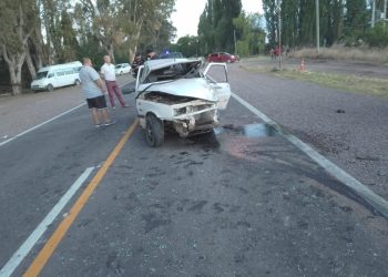 Milagro en Ruta 143: dos autos quedaron destruidos pero sus ocupantes se salvaron