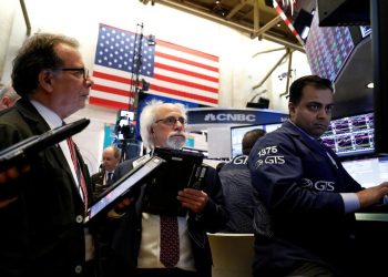 Pese al feriado, sigue la caída de acciones argentinas en Wall Street