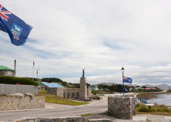 Reino Unido: proponen enviar a las Islas Malvinas a los migrantes que cruzan el Canal de la Mancha