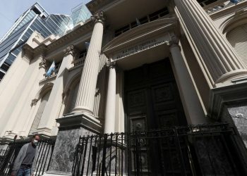 Se acabó el dólar subsidiado: saltó el precio que pagan los minoristas en la Bolsa por la divisa y roza los $200