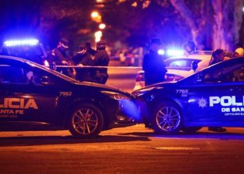 Rosario: asesinaron a tres jóvenes en la puerta de una casa en la que había drogas y armas