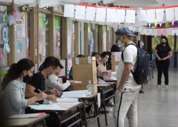 Comenzaron los comicios en Mendoza con poco movimiento de votantes
