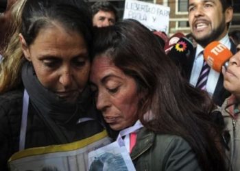 Liberan de culpa y cargo a una madre y su hija por matar de 185 puñaladas al padre de la familia