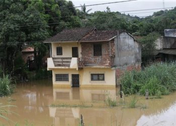 Al menos 18 muertos y unos 16.000 damnificados por las lluvias en Brasil
