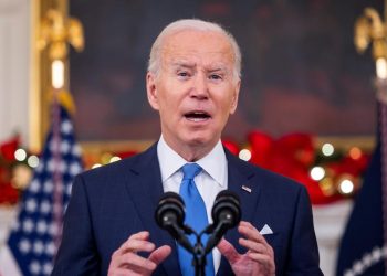 Biden descartó restricciones por la variante Ómicron: “Casi todos los que murieron en los últimos meses no estaban vacunados”