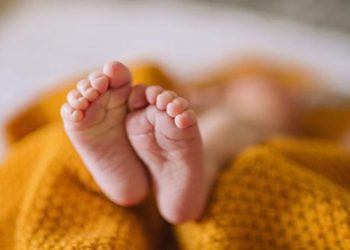 Calculó cuándo iba a nacer su hijo pero llegó y lo habían regalado: una casualidad increíble volvió a unirlos