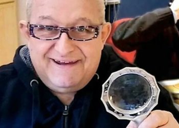 Célebre antivacuna de la radio italiana que se jactaba de ir sin mascarilla al supermercado murió por covid