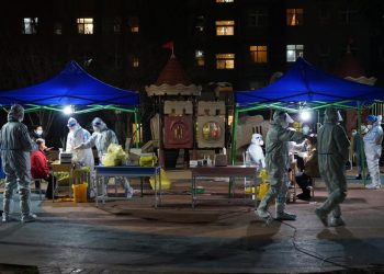 China reportó el mayor número de casos de coronavirus en cuatro meses