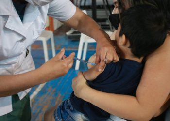 Cómo hacer para viajar a Chile con niños y validar sus vacunas