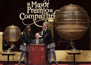 De quedarse sin trabajo a la felicidad máxima en 24 horas: la historia de Antonio, el afortunado que se quedó con el Gordo de Navidad en España