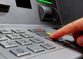 Detuvieron a una estafadora que sacó más de $800 mil de cajeros en el microcentro de Mendoza