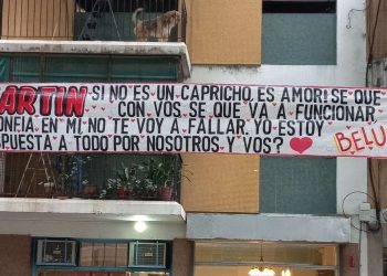 “Estoy dispuesta a todo”: un pasacalles generó una lluvia de memes en las redes