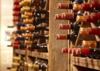 Faltan botellas, la exportación de vino corre peligro y Chile gana terreno