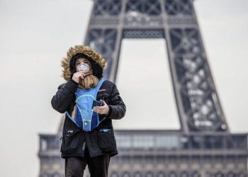 Francia: una mujer murió de coronavirus tras presentar un certificado falso de vacunación