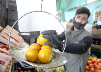Han caído las ventas de frutas y verduras debido a la falta de efectivo