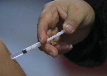 Indican que será necesaria una tercera dosis de la vacuna contra el Covid-19 por Ómicron