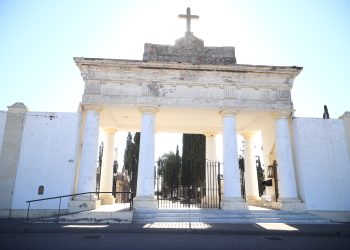 La atención de los cementerios municipales durante hoy y el 31 de diciembre