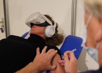 Países Bajos propone usar lentes de realidad virtual para los que temen vacunarse