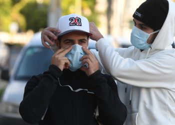 Tras el primer caso de Ómicron en San Luis, Mendoza insiste con el barbijo y la vacunación