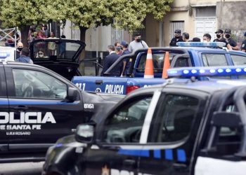 Misterio y conmoción: Un hombre paró a una camioneta de la policía para denunciar el robo de su auto , se subió y terminó muerto