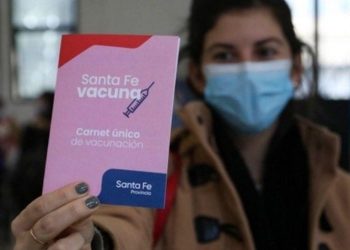 Santa Fe anunció que implementará el pase sanitario desde el 21 de diciembre