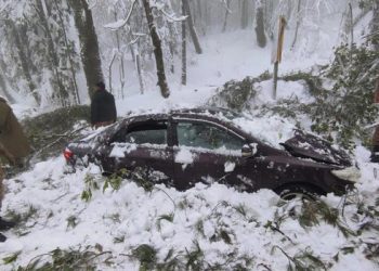 Pakistán: 22 personas murieron atrapadas en sus coches por una inusual tormenta de nieve en un centro turístico