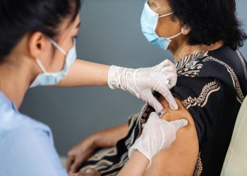 Avanza el plan del Gobierno para que las farmacias vacunen contra la Covid-19