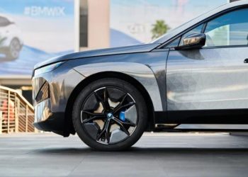 BMW presentó el primer automóvil en la historia que puede cambiar de color