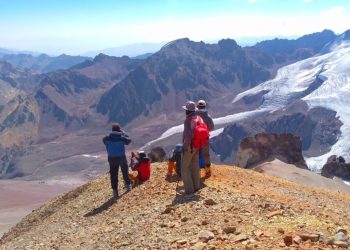 Cuánto dinero le cuesta a un argentino hacer trekking o cumbre en el Aconcagua