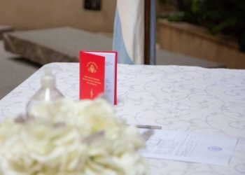 Denunció al novio por violencia de género, lo condenaron, lo perdonó y este viernes van a casarse en la cárcel