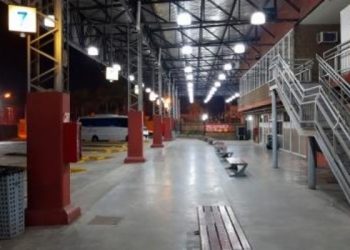 Detuvieron a siete personas por comercializar PCR falsificados junto a pasajes de micro