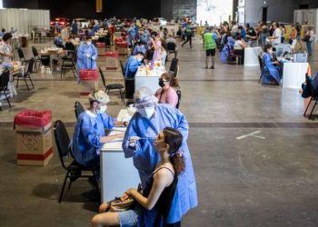 El Gobierno cambia el protocolo ante el colapso de los centros de testeos