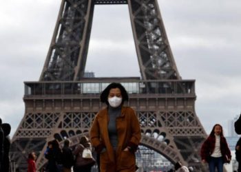 Francia supera un nuevo récord de contagios con 350.000 en un día