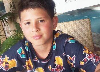 Su hijo recibió la vacuna Moderna, tuvo que internarlo en UTI y ahora reclama respuestas oficiales