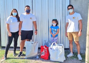 Integrantes de la Asociación de Lucha Contra el Cáncer Infantil llevaron regalos de Reyes a sus «guerreritos»