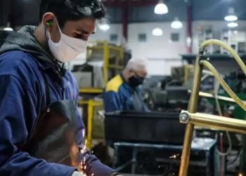 La UIA advierte que el nivel de ausentismo en la industria por Covid pone en peligro el abastecimiento