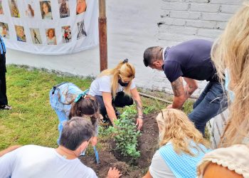 La huerta educativa de un jardín maternal ahora se llama “Los Ángeles de la Cuesta”
