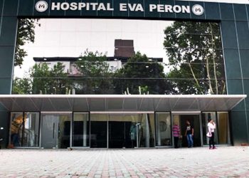 Le dispararon 15 veces por el acoso verbal a una chica, pero no tenía nada que ver: está grave