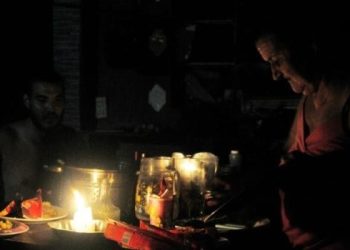Más de 36.000 familias brindaron a oscuras