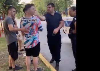 Se burló de su ropa y le pegó una cachetada: la violenta agresión de un policía a un adolescente en San Luis