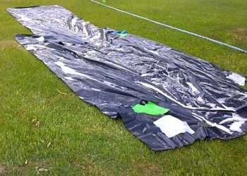 Murió un adolescente tras golpearse la cabeza cuando jugaba a la lona enjabonada