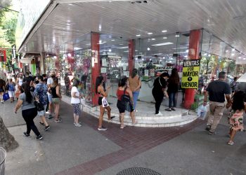 Nueva ola de contagios: hay un 20% de ausentismo en el comercio y en la industria