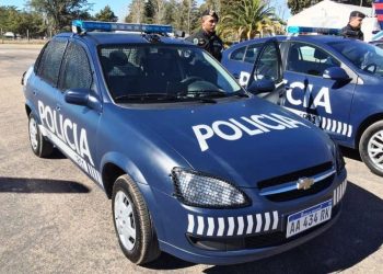 Tras amenazarlos en el patio de una vivienda les robaron la camioneta y otras pertenencias